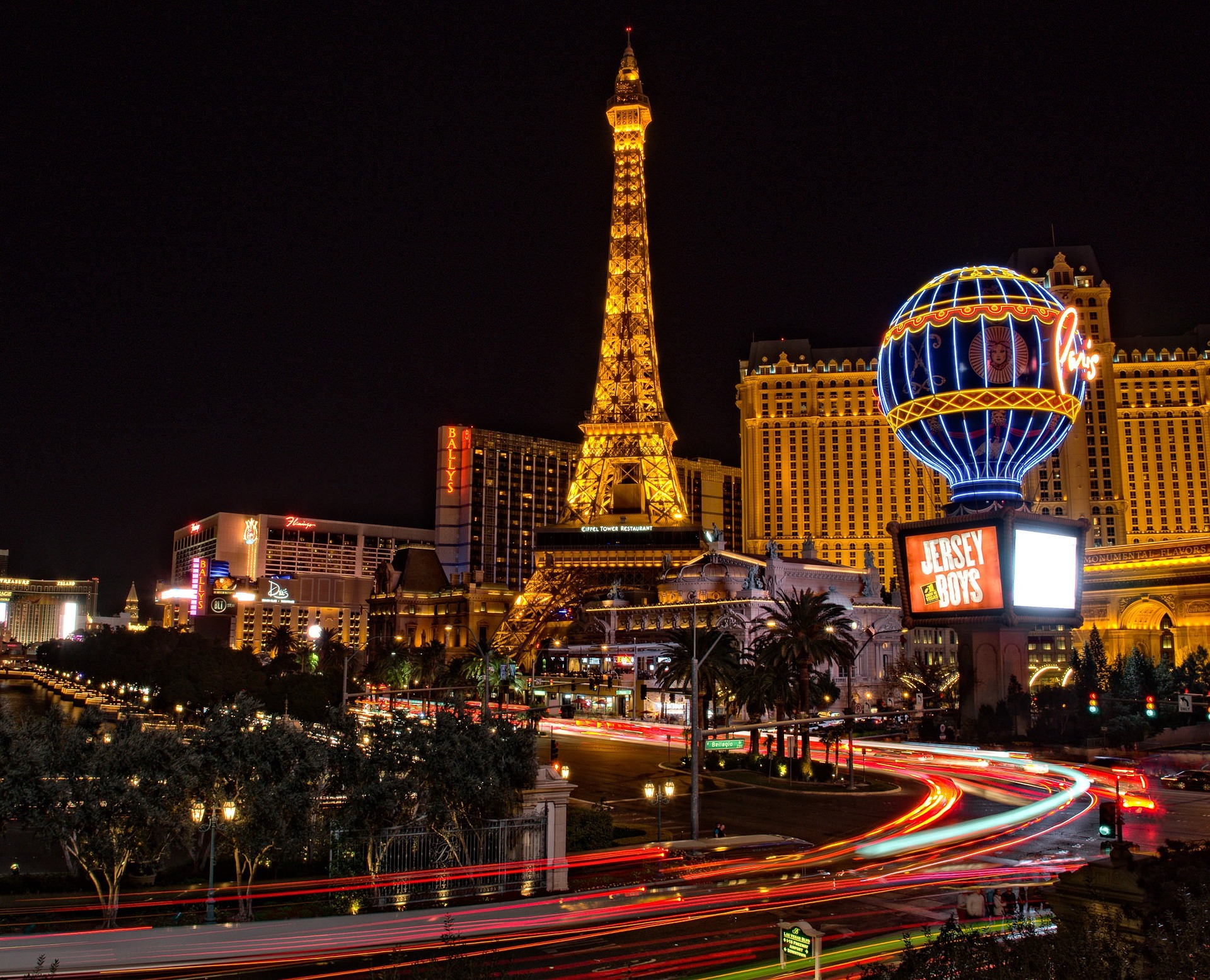 Hotels in Las Vegas bei Nacht - Eifelturm